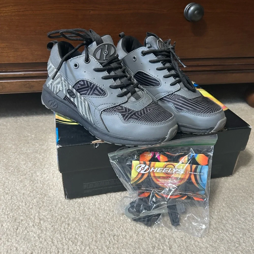 Heelys sneakers size 5
